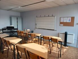 Salle de cours pour étudier le solfège